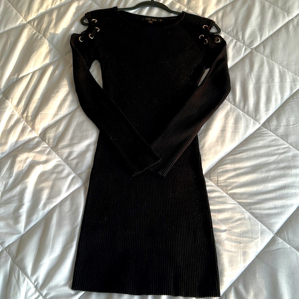 Cut out at shoulders black mini sweater dress